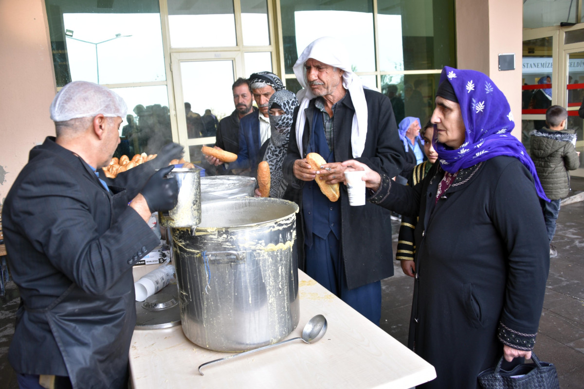 Siverek  Devlet Hastanesinde her sabah bin kişiye çorba ikram ediliyor