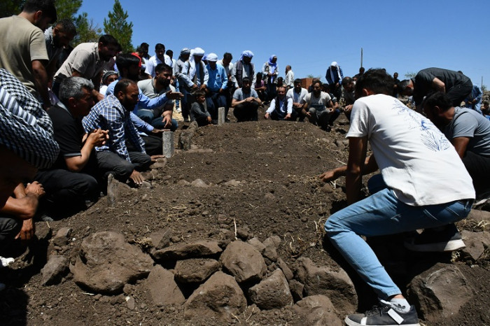 Şanlıurfa’daki kazada vefat eden 5 çocuk Siverek’te yan yana toprağa verildi